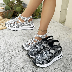 Summer Fashionable Japanese Style Sports Women Flat <b>Sandals</b> with PU Upper Rubber Sole Strap Closure and Buckle Decoration - Product Image 1