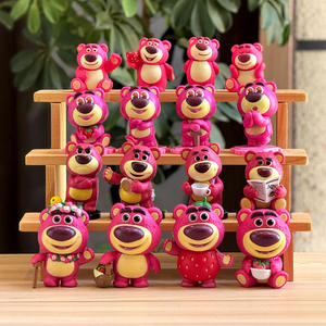 Orsetto Fragola Pazzo, Modello in PVC Fatto a Mano, Orsetto con Sedere Rosso Virale, Decorazione da Scrivania, Regalo, Bambola per Ragazze - Product Image 1