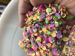 Bán buôn 500g Polymer đất sét nóng sprinkles trái cây đầy màu sắc sprinkles cho hàng thủ công làm DIY Slime Nguồn cung cấp - Product Image 6