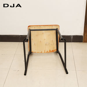 Chaise d'Élève de Classe Standard en Métal et Bois Style Classique Mobilier Scolaire Public - Product Image 6