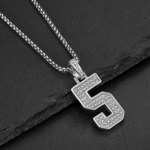 สร้อยคอจี้รูปทรงเลข 0-9 ประดับเพชร สไตล์ฮิปฮอป ชุบทองบนสแตนเลส สำหรับผู้ชาย สินค้ามาใหม่ ขายดี - Product Image 4