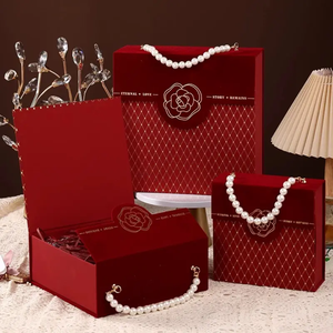 Caja de Joyería Rígida de Terciopelo Rojo Eternal Love con Asa de Perlas, Diseño de Rosas con Estampado en Caliente, Empaque de Regalo de Alta Gama - Product Image 1