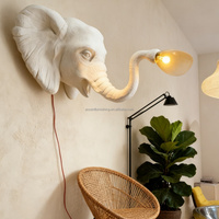Lampe murale en forme d'éléphant en fibre de verre moderne, un élément de décoration intérieure élégant et tendance, lampe LED