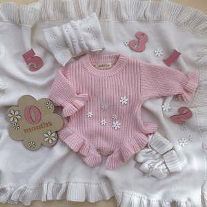 Mono <span class=keywords><strong>de</strong></span> punto 100% algodón personalizado con bordado, color rosa bebé, con volantes, <span class=keywords><strong>para</strong></span> recién nacido, regalo <span class=keywords><strong>para</strong></span> baby shower, traje <span class=keywords><strong>de</strong></span> <span class=keywords><strong>hospital</strong></span>. - Product Image 4