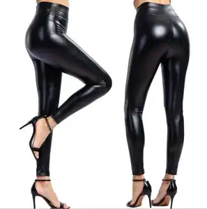 กางเกงถักเอวสูงของผู้หญิงกางเกงหนัง PU รัดรูปสีดำเงางามแบบกำหนดเอง