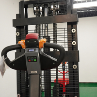 Chariot élévateur à double levage entièrement électrique pour manutention de marchandises en extérieur sur sol accidenté