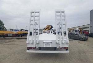 Camion de transport à plateau plat 6*4 avec grue à bras pliable - Product Image 4