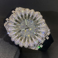 Montre-bracelet élégante pour homme à quartz, cadran argenté serti de pierres, boîtier géométrique, accents de pierres scintillantes, bracelet noir, luxe, Relogio Masculino