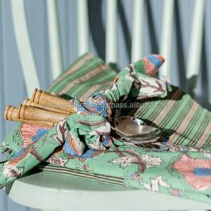 Elegante juego de cuchillos para tabla de quesos, 3 cuchillos con mango de resina y madera, cubiertos modernos para charcutería para regalar y entretener - Product Image 1