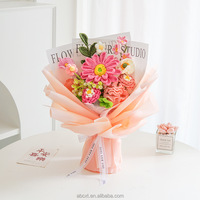 Bouquet de roses et tournesols au crochet fait main, arrangement floral artificiel en fil tricoté, cadeau pour la remise des diplômes ou la fête des pères