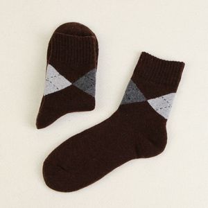 2022 nuevos <span class=keywords><strong>calcetines</strong></span> de lana de <span class=keywords><strong>rombos</strong></span> de rizo cálidos gruesos de otoño e invierno para hombres - Product Image 2