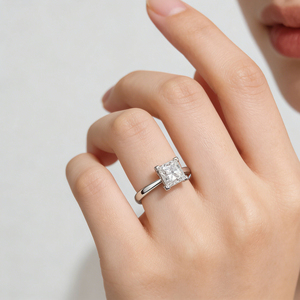 Bague de fiançailles en or 14 carats avec diamant de laboratoire taille princesse, couleur D, 2-4g, style classique de luxe, certifiée IGI, bijoux pour femmes - Product Image 3