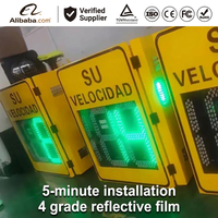 Panneau de signalisation routière à LED solaire avec film réfléchissant de quatrième catégorie et système de contrôle sans fil