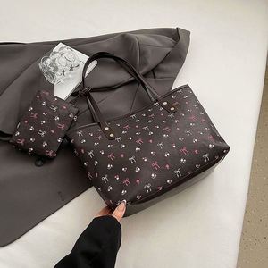 Zipper Closure PU <b>Large</b> Capacity Tote Handbag <b>Bow</b> Chains Design Soft Material Shoulder Purse Simple Trendy Style Underarm - Product Image 1