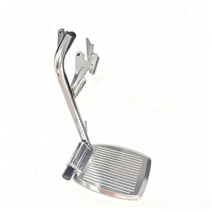 Poggiapiedi in metallo pieghevole in plastica ispessita pedali in lega di alluminio con pali parti di sedie a rotelle per terapia riabilitativa - Product Image 3