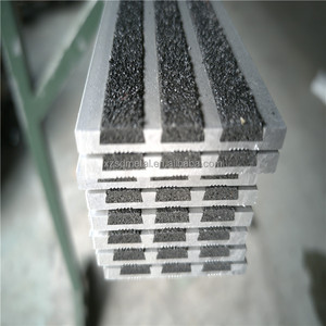 <span class=keywords><strong>Bande</strong></span> <span class=keywords><strong>antidérapante</strong></span> pour marches d'escalier avec insert en carbure de silicium pour carrelage céramique - Product Image 1