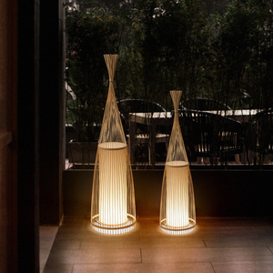 Lámpara de Pie de Bambú Estilo Chino con Fuente de Luz LED, Iluminación Decorativa Inspirada en el Zen para Sala de Estar o Salón de Té - Product Image 3