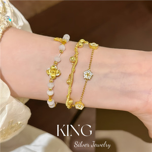 กำไลข้อมือรูปดอกไม้ King Silver Jewelry เงินแท้ 925 ชุบทอง ประดับคริสตัลและเพชรเทียม สำหรับผู้หญิง สวมใส่ได้ทุกวัน - Product Image 4