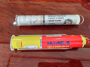 Feu d'artifice de signalisation SOS HUASAI BV008 rouge de haute qualité, 60 secondes, avec effet de fumée et torche manuelle - Product Image 3