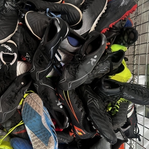 Chaussures de Football d'Occasion pour Hommes en Gros, Mélange Propre de Bales de Chaussures de Marque Chinoise - Product Image 4