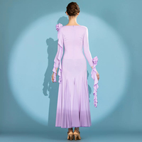 Robe longue de danse à manches longues de couleur unie avec décoration florale 3D pour la danse moderne et les spectacles sur scène