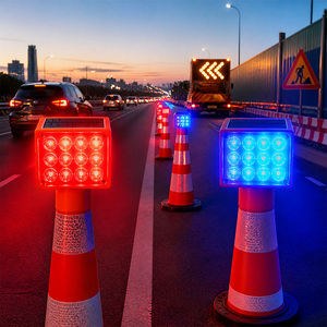 Feux de signalisation solaires à LED clignotants rouges et bleus pour travaux routiers, en plastique, avec batterie de 2000 mAh et autonomie de 240 heures - Product Image 5