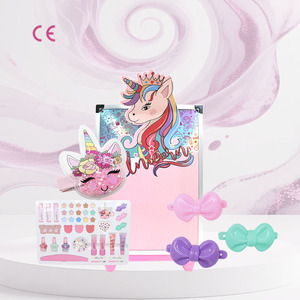 Vente en gros <span class=keywords><strong>de</strong></span> kit <span class=keywords><strong>de</strong></span> cosmétiques portables lavables non toxiques Little Horse avec logo personnalisé/étiquetage <span class=keywords><strong>de</strong></span> motifs kits <span class=keywords><strong>de</strong></span> <span class=keywords><strong>maquillage</strong></span> <span class=keywords><strong>pour</strong></span> filles - Product Image 2