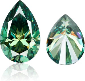 Piedra Suelta de Moissanita Verde, Corte Pera, Claridad VVS1, Certificación GRA para Fabricación de Joyas - Product Image 1