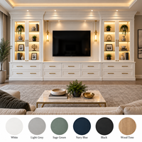 Meuble TV mural sur mesure avec vitrines en verre, éclairage LED et tiroirs pour salon