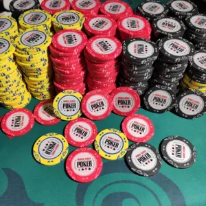 Nouvelle puce de poker en argile avec incrustation métallique, sans valeurs, vente en gros, 25 pièces