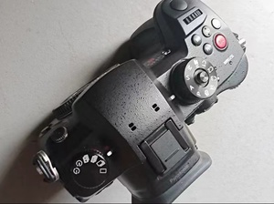 Appareil photo hybride Panasonic GH5S d'occasion avec écran tactile pour la photographie et la vidéo, capteur Live MOS - Product Image 5