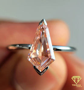 Anillo de Compromiso de Moissanita de la Mejor Calidad para Joyería Nupcial, Celebración de Bodas y Regalos, Disponible al Mejor Precio - Product Image 2