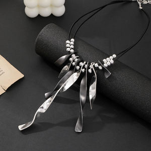 Conjunto de Collar con Cierre Plateado Cyberpunk Hecho a Mano, Ajustable, con Forma de Mariposa, Placas Geométricas de Metal, Aleación de Zinc Negra de Grado <span class=keywords><strong>Militar</strong></span> - Product Image 3