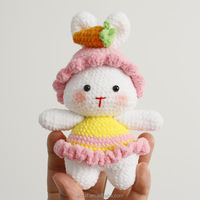 Lapin en crochet fait main, adorable amigurumi avec chapeau de carotte, poupée animale en fil, objets décoratifs pour anniversaire et Pâques