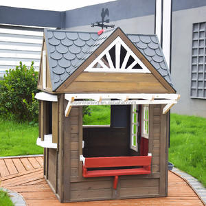 บ้านไม้กลางแจ้งสำหรับเด็กเล่น ทนทาน พร้อมประตูสีแดง เคาน์เตอร์ครัว กล่องดอกไม้ และกังหันลม สำหรับการเล่นสมมติในสวนหลังบ้าน - Product Image 1