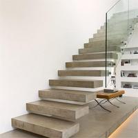 Escalier flottant à concept ouvert avec garde-corps en verre trempé, structure sur mesure, livraison directe d'usine