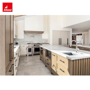 Mobile da Cucina Ecologico in <span class=keywords><strong>Legno</strong></span> Alland con Modanature Francesi, Armadio Laccato Beige Europeo e Isola Doppia in Rovere Bianco - Product Image 5