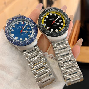 最新の F1 シリーズ メンズ ビジネス 高級腕時計 38mm クォーツムーブメント シリコンバンド ガラス文字盤 3気圧防水 夜光針 - Product Image 3