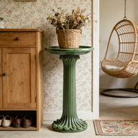 Statue en résine sur piédestal à cannelures vert vintage - Peinte à la main, support décoratif pour cérémonie de mariage en extérieur