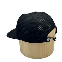 Casquette de golf perforée non structurée à 5 panneaux en nylon en gros, casquette de course imperméable pour hommes, logo imprimé personnalisé, casquette à fermeture à pression