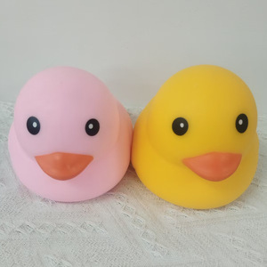Jouet anti-stress en forme de fruit de canard extensible, énorme, de taille jumbo, jouet sensoriel amusant pour enfants - Product Image 2