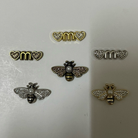 Breloques Abeille Multicolores Anti-Corrosion avec Pierres Incrustées, Plaques Logo Cœur M en Strass pour Vêtements Tendance, Chapeaux, Lingerie et Sacs