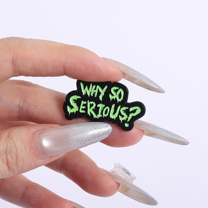 Broches à citation de dessin animé, ne prenez pas trop au sérieux. Accessoires en métal en forme de lettres anglaises, amusants et uniques, badge-broche - Product Image 4