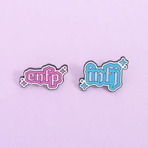 Spille in Metallo <span class=keywords><strong>a</strong></span> Tema Cartoni Animati all'Ingrosso, Spille e Distintivi MBTI Test, Accessori in Metallo con Cartoni Animati Adorabili, Distintivi INFJ <span class=keywords><strong>ENFP</strong></span> - Product Image 2