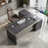 Bureau de direction moderne avec système de gestion des câbles, plateau spacieux, base robuste pour postes de travail de direction d'entreprise