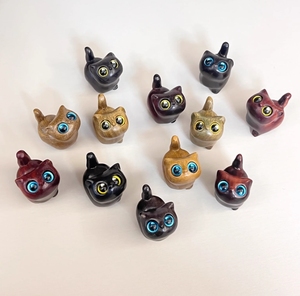 Натуральная деревянная фигурка кошки: настольное украшение, подарок на день рождения, миниатюрная статуэтка, художественная резьба, поделки с кошачьей тематикой - Product Image 2