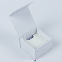 Boîte cadeau magnétique en marbre avec logo personnalisé pour demoiselle d'honneur, cadeau de mariage avec mini présentoir pour pendentif