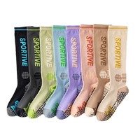 Chaussettes hautes sportives pour femmes Grip athlétique à la mode Conception antidérapante Respirant Absorbant la sueur pour les adolescentes Bottom Spring