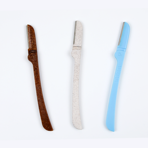 Tondeuse à sourcils et outil de dermaplaning pour femmes, <span class=keywords><strong>rasoir</strong></span> facial ergonomique avec lame en métal pour une mise en forme précise et une peau lisse - Product Image 1