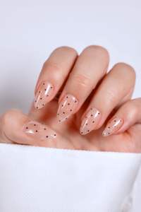 Uñas Postizas Artificiales Color Nude Medio con Estampado Dorado, Personalizadas OEM ODM de Fábrica, Forma Almendrada Minimalista con Puntos - Product Image 3